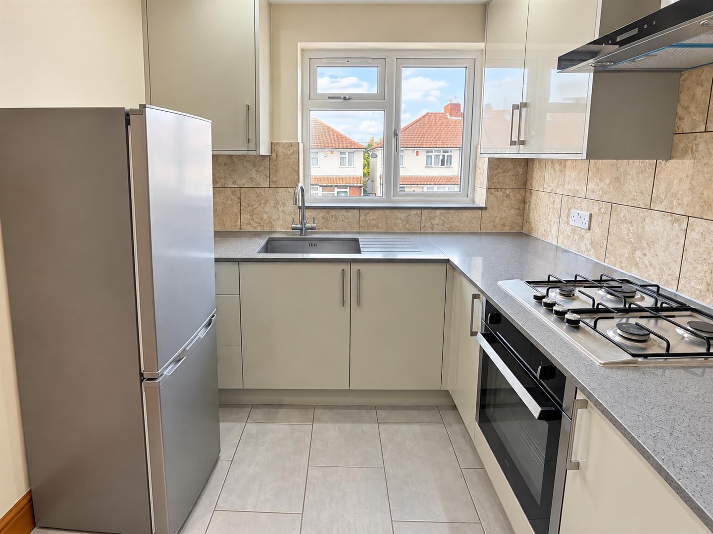 Flat Cherry Avenue in Greater London