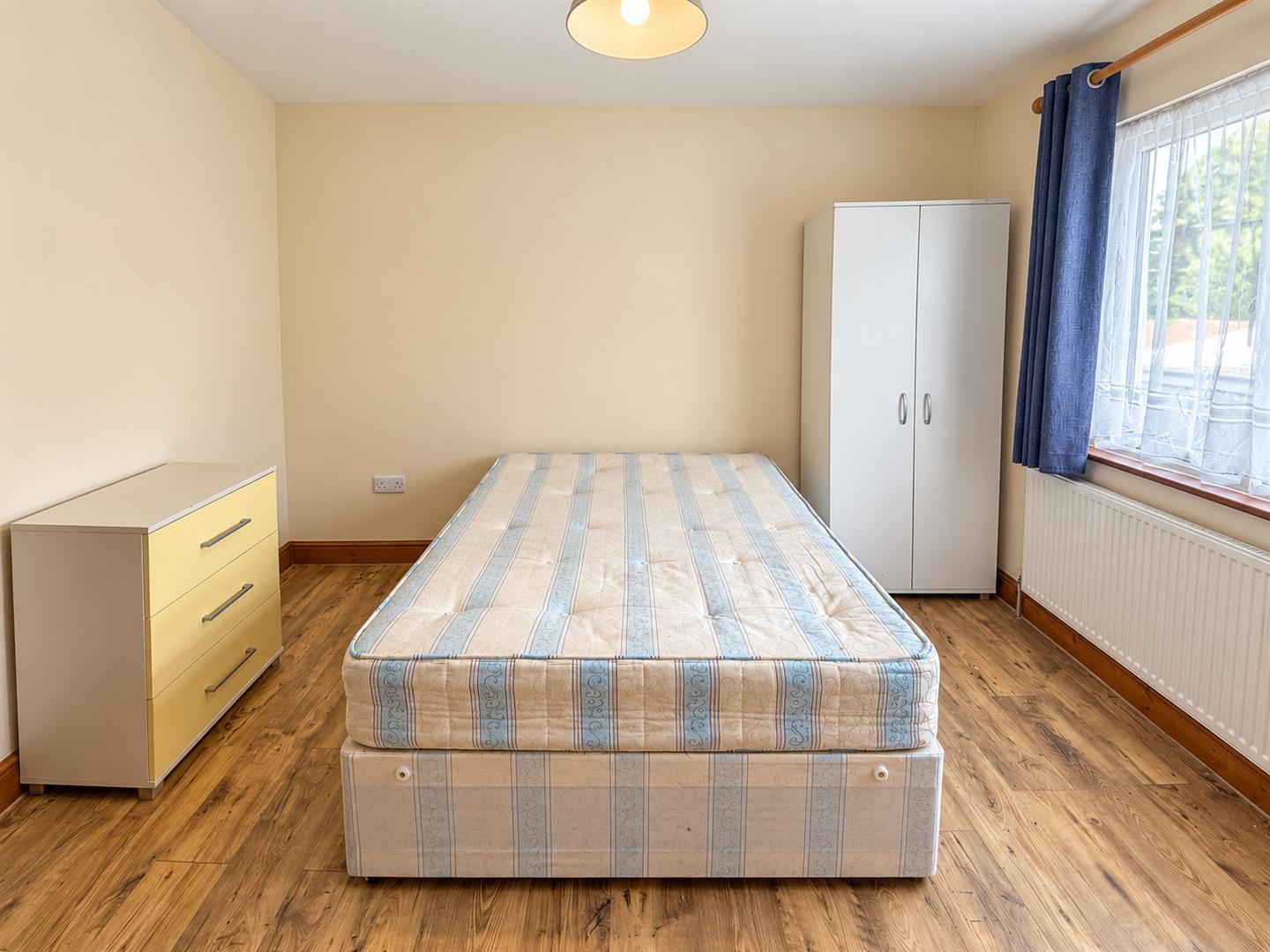 Flat Cherry Avenue in Greater London