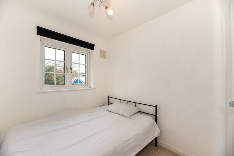 Room Red Post Hill in Greater London