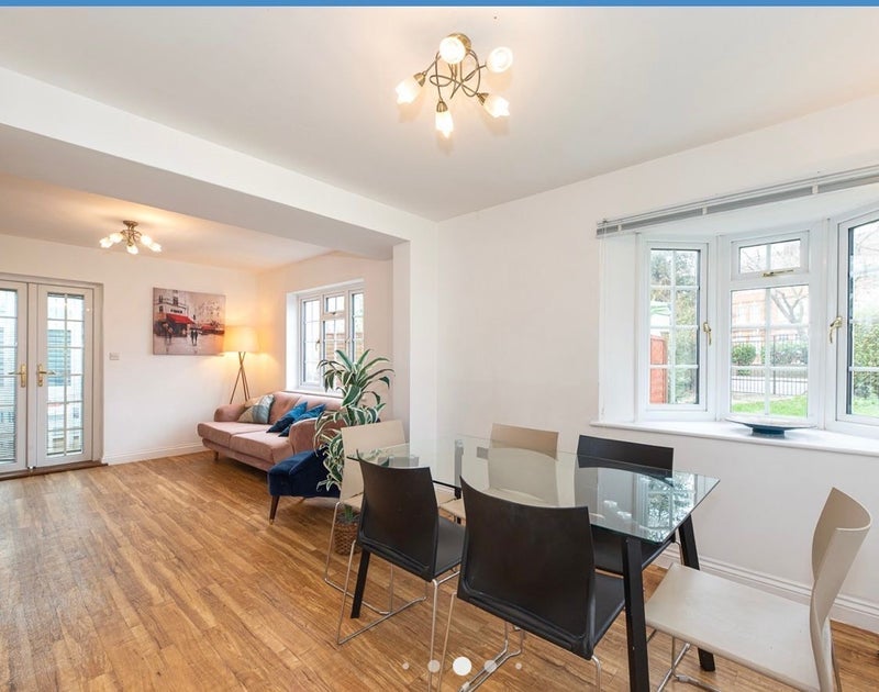 Room Red Post Hill in Greater London