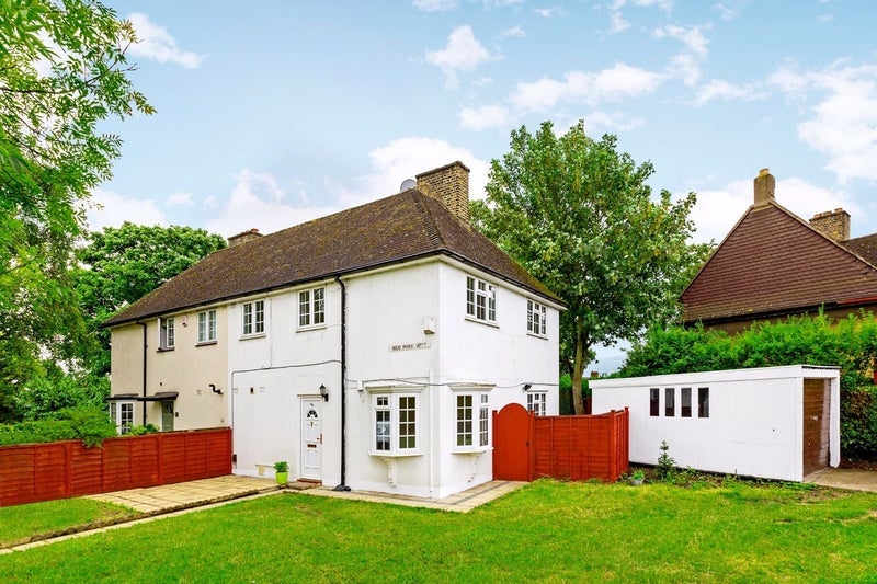 Room Red Post Hill in Greater London