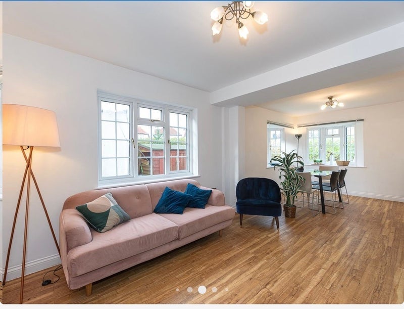 Room Red Post Hill in Greater London