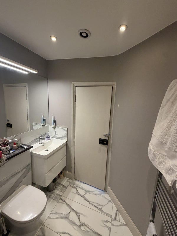 Room Grove Road in Greater London