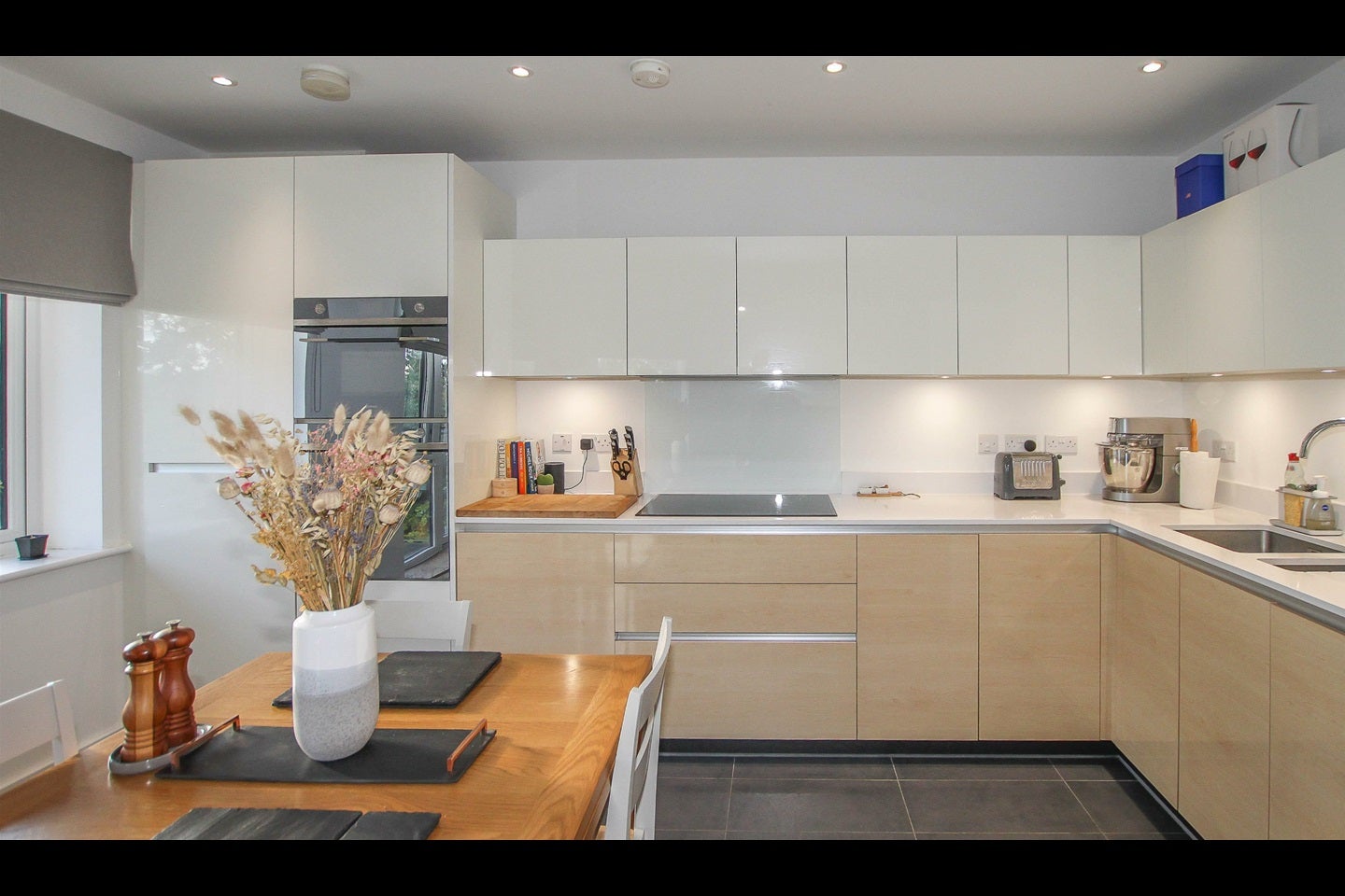 Flat Safflower Lane in Greater London