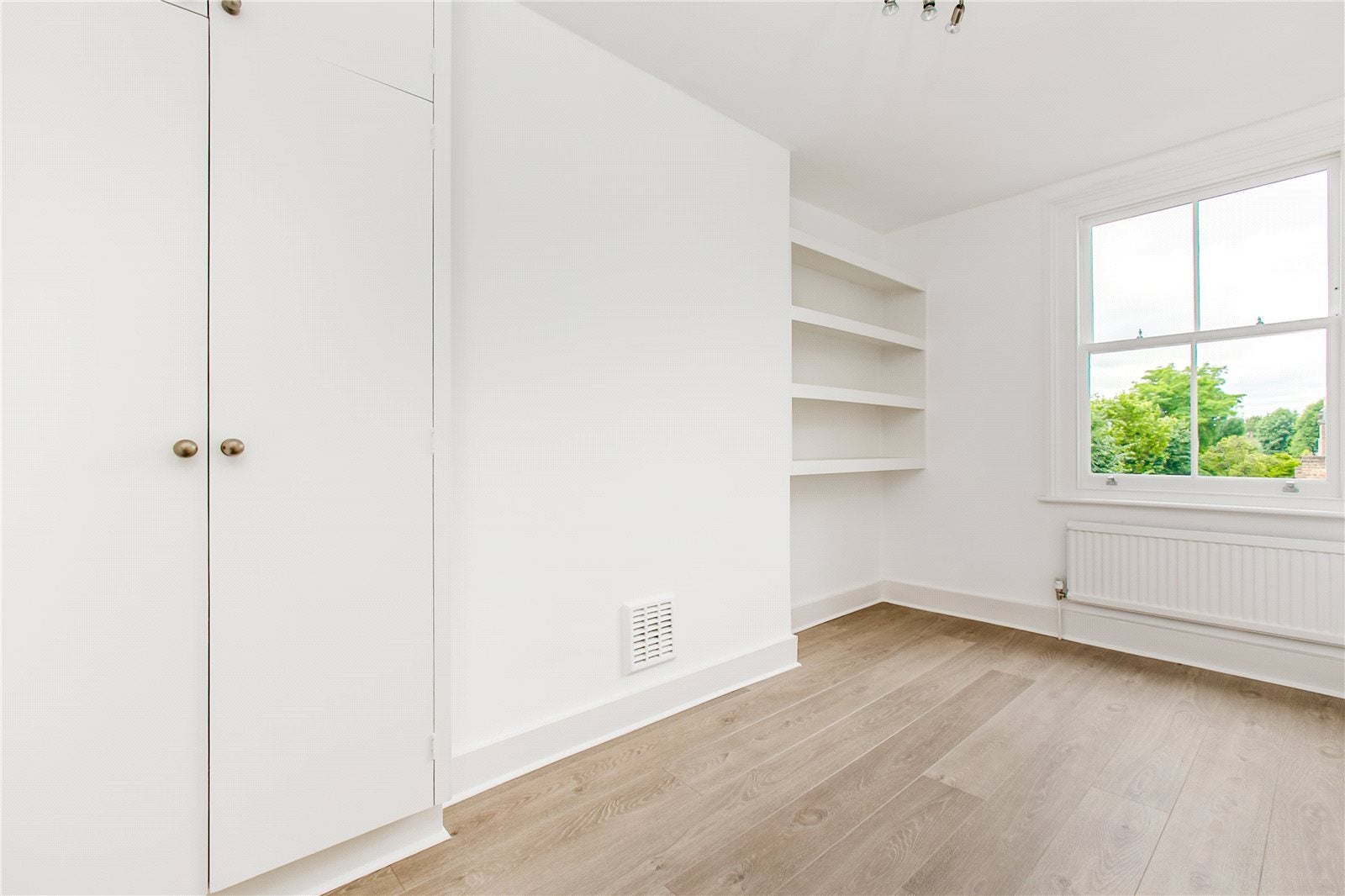 Flat Shepherds Bush Road in Greater London