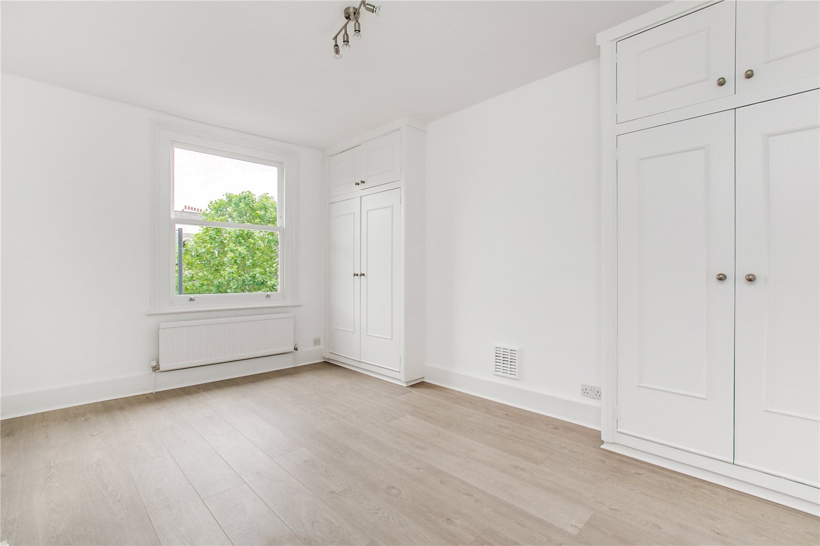 Flat Shepherds Bush Road in Greater London