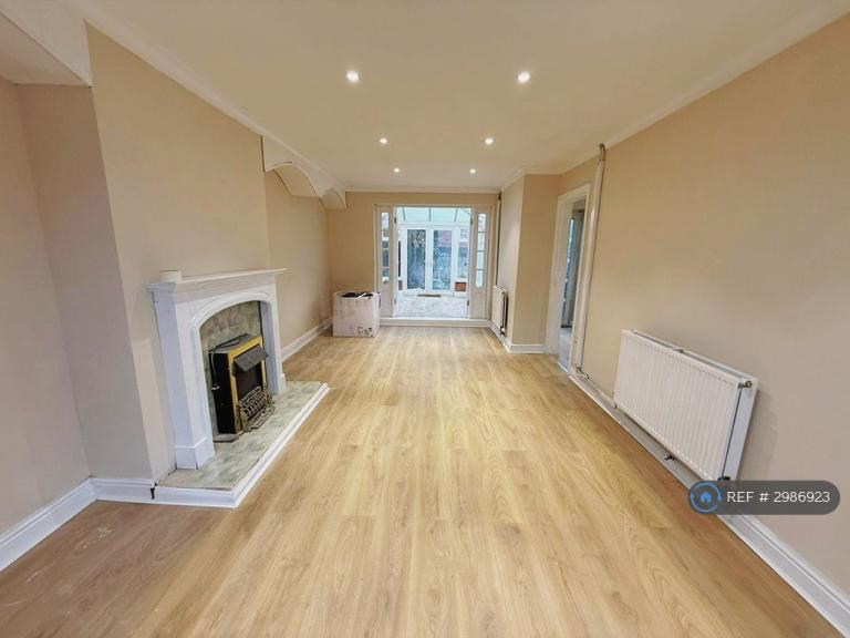 House Hurst Park Drive in Huyton