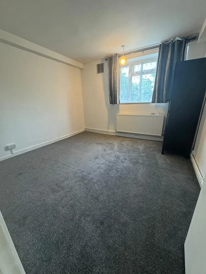 Flat Lovelace Gardens in Greater London