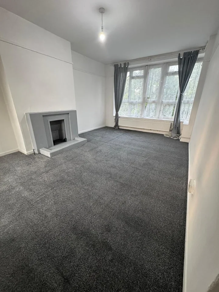 Flat Lovelace Gardens in Greater London