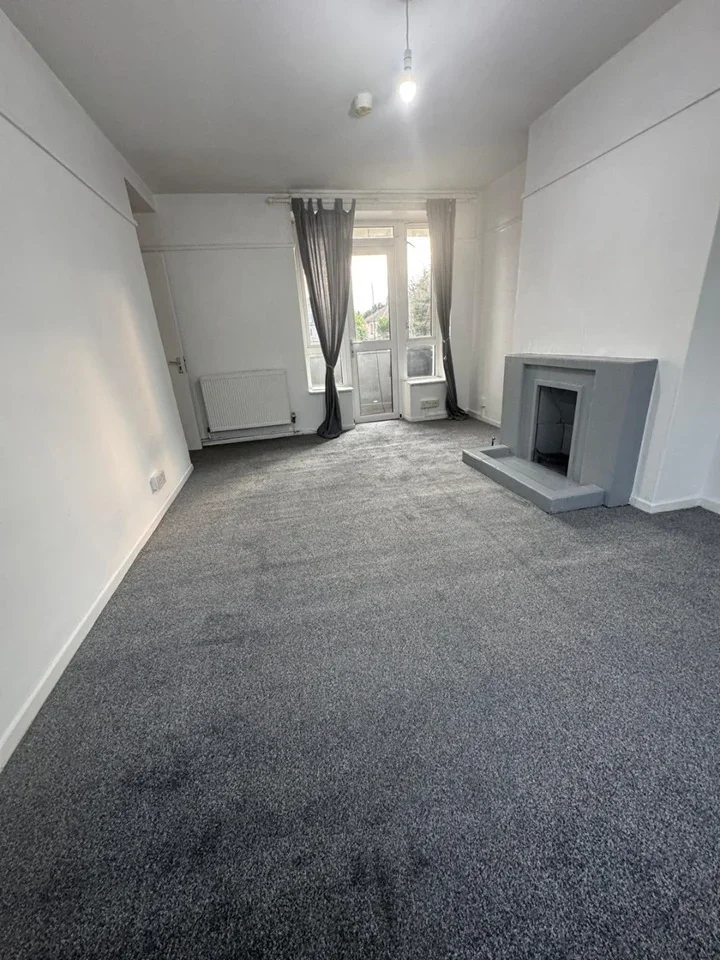 Flat Lovelace Gardens in Greater London