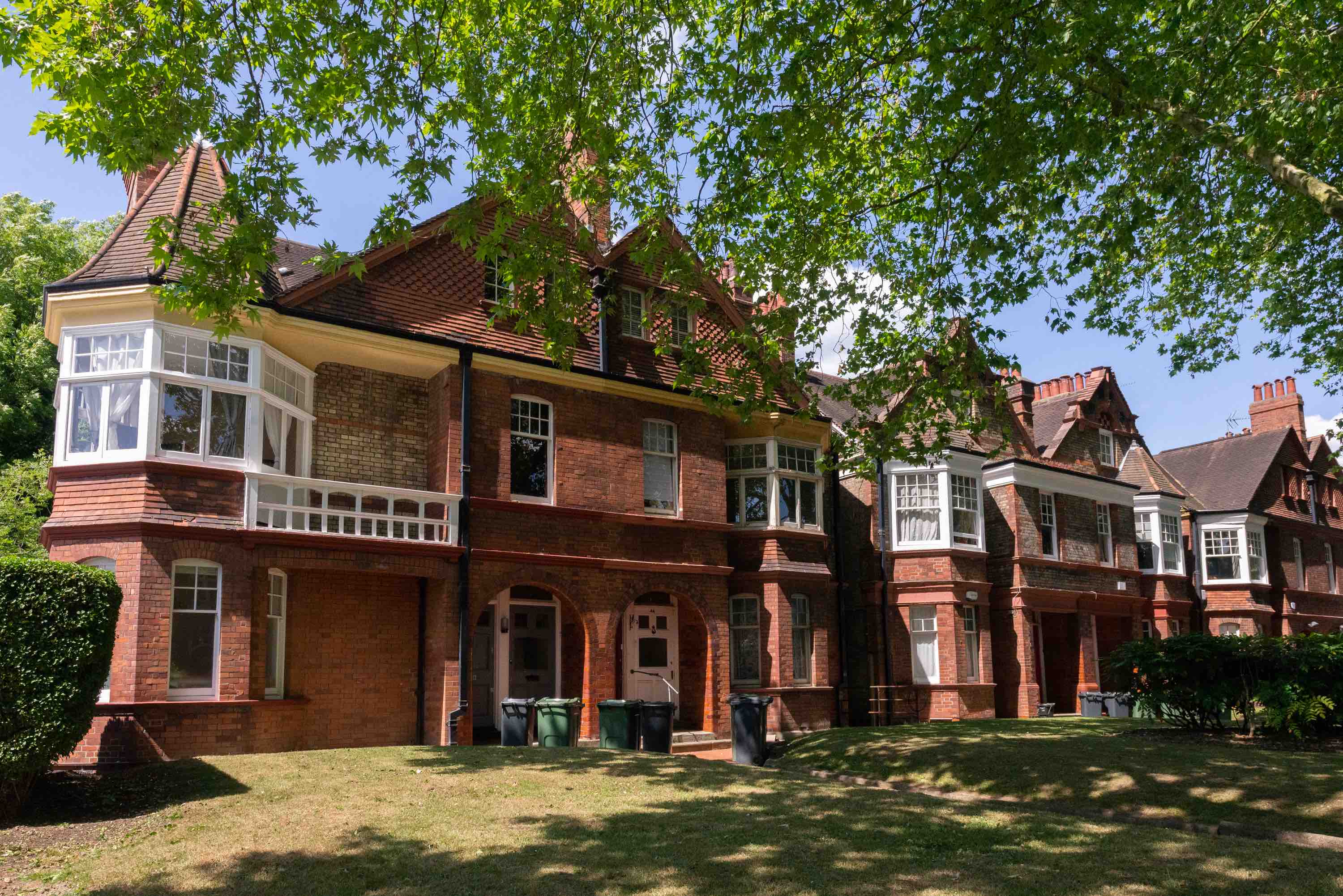 Flat Mount Nod Road in Greater London
