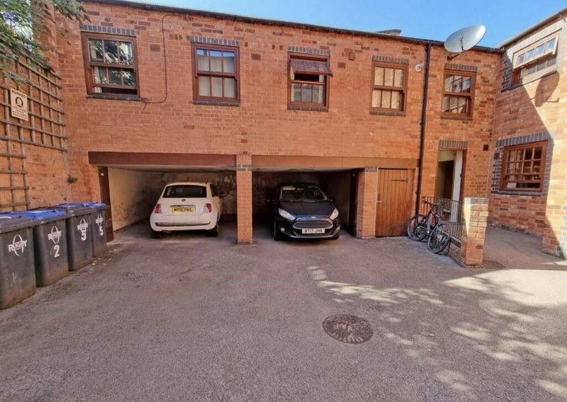 Flat Drury Lane in Rugby
