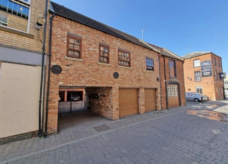Flat Drury Lane in Rugby