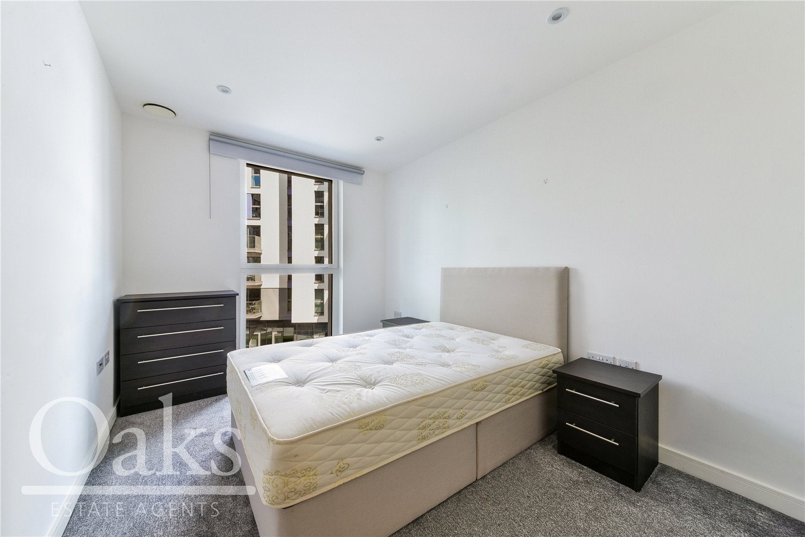 Flat Saffron Square in Greater London