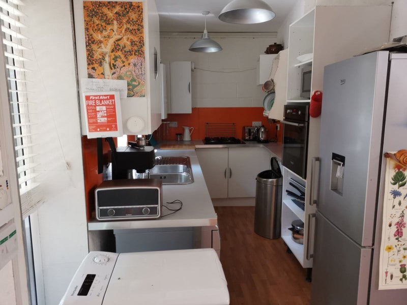 Room Barry Road in Greater London