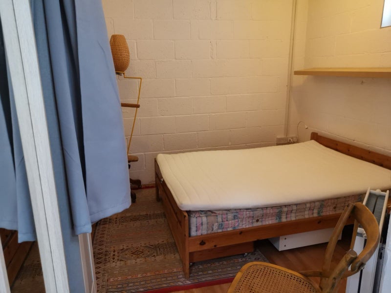 Room Barry Road in Greater London