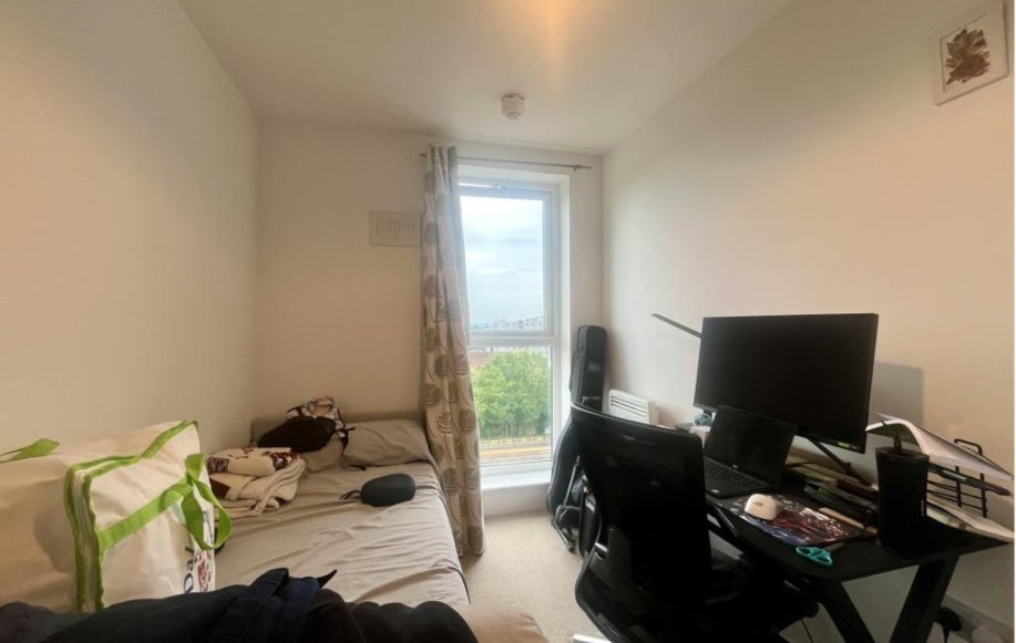 Flat Broadmead Road in Woking
