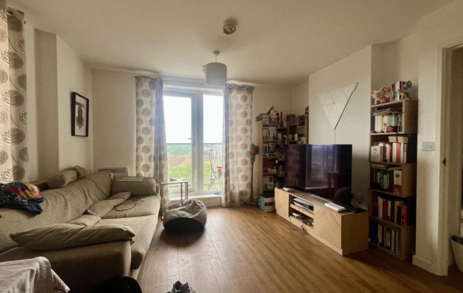 Flat Broadmead Road in Woking