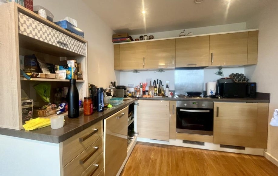 Flat Broadmead Road in Woking