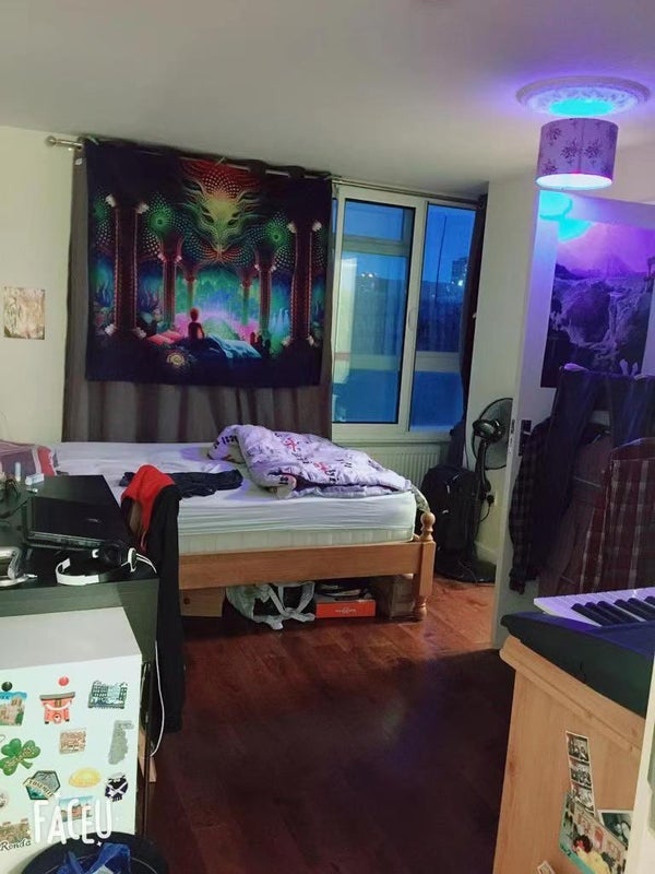 Room Pond Road in Greater London