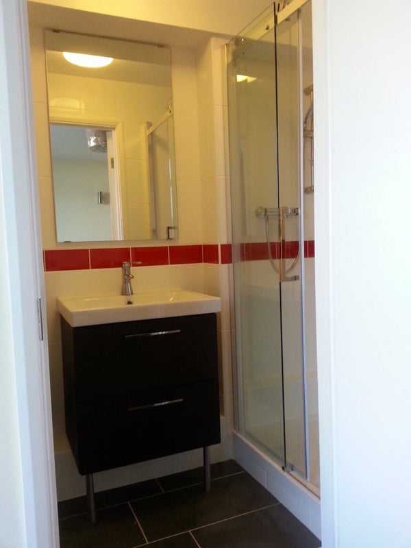 Room Pond Road in Greater London