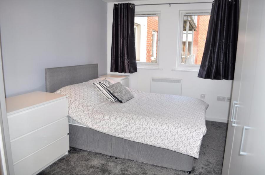 Flat Elmira Way in Salford