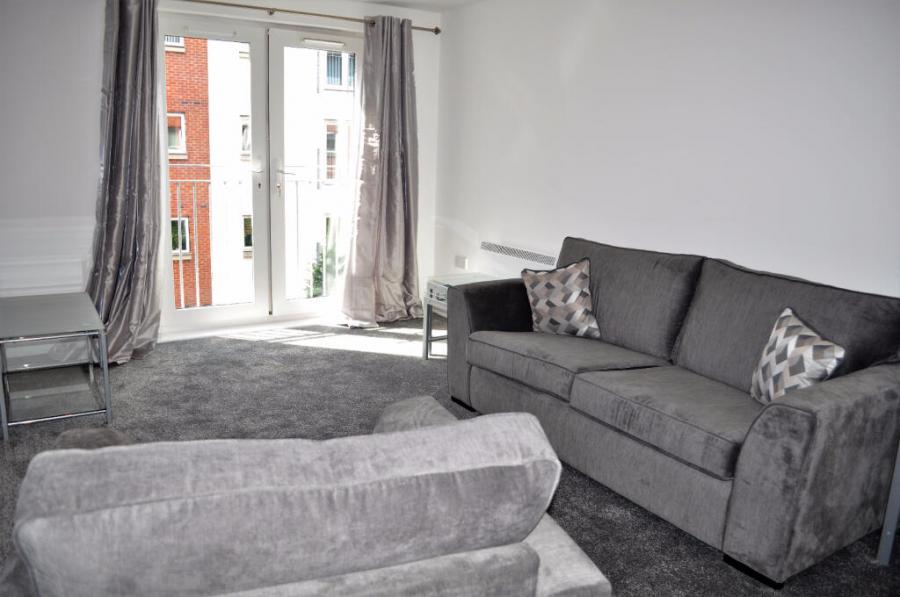Flat Elmira Way in Salford