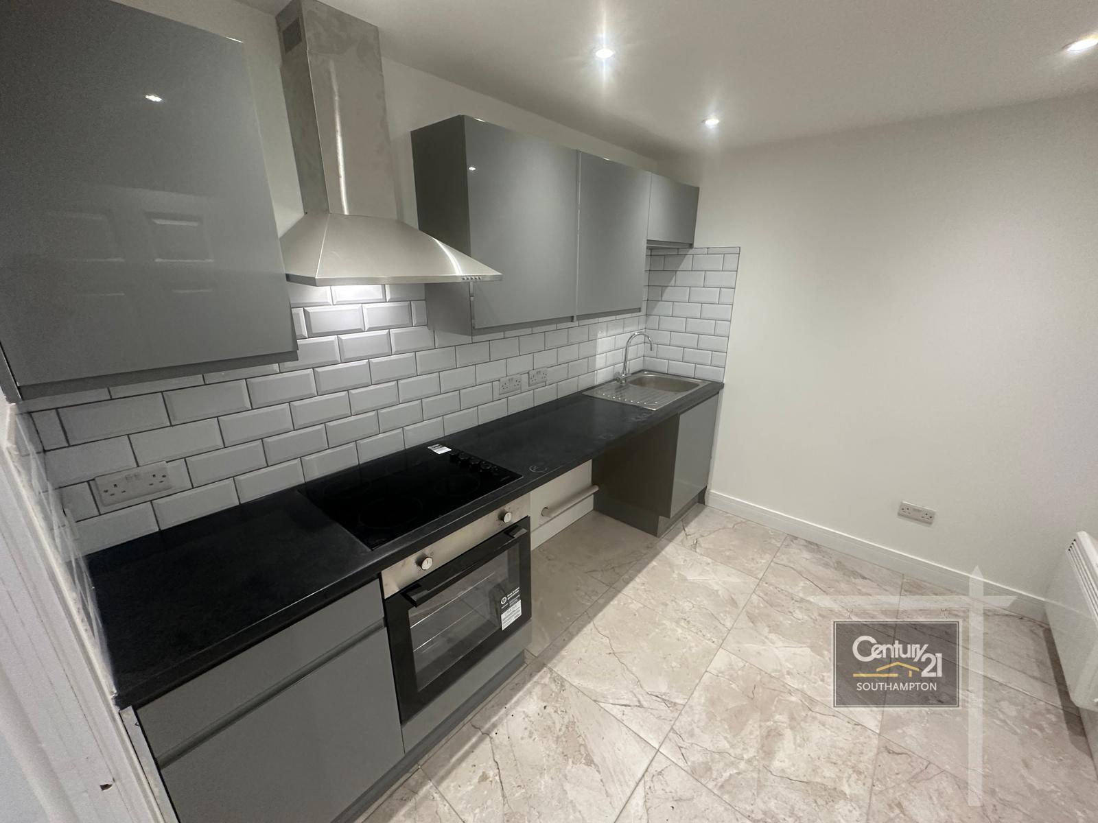 Flat Leigh Road in Eastleigh