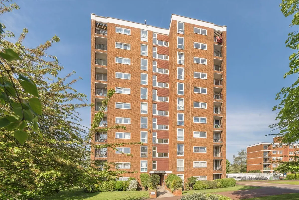 Flat Green Vale in Greater London