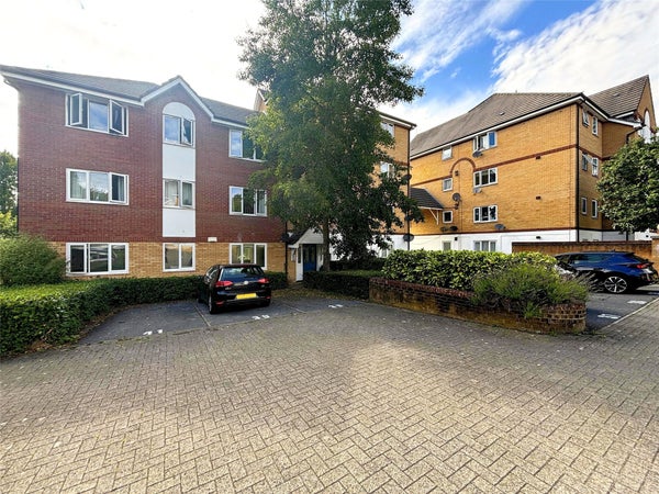 Flat Butlers Close in Bristol