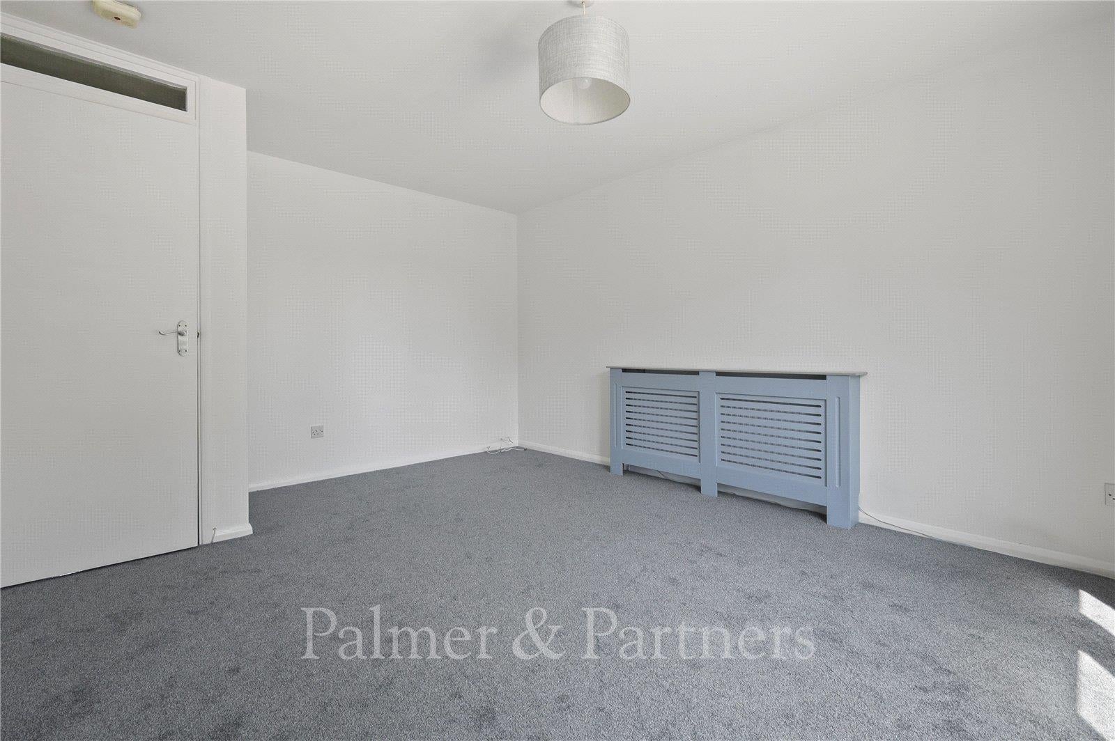 Flat Victoria Chase in Colchester