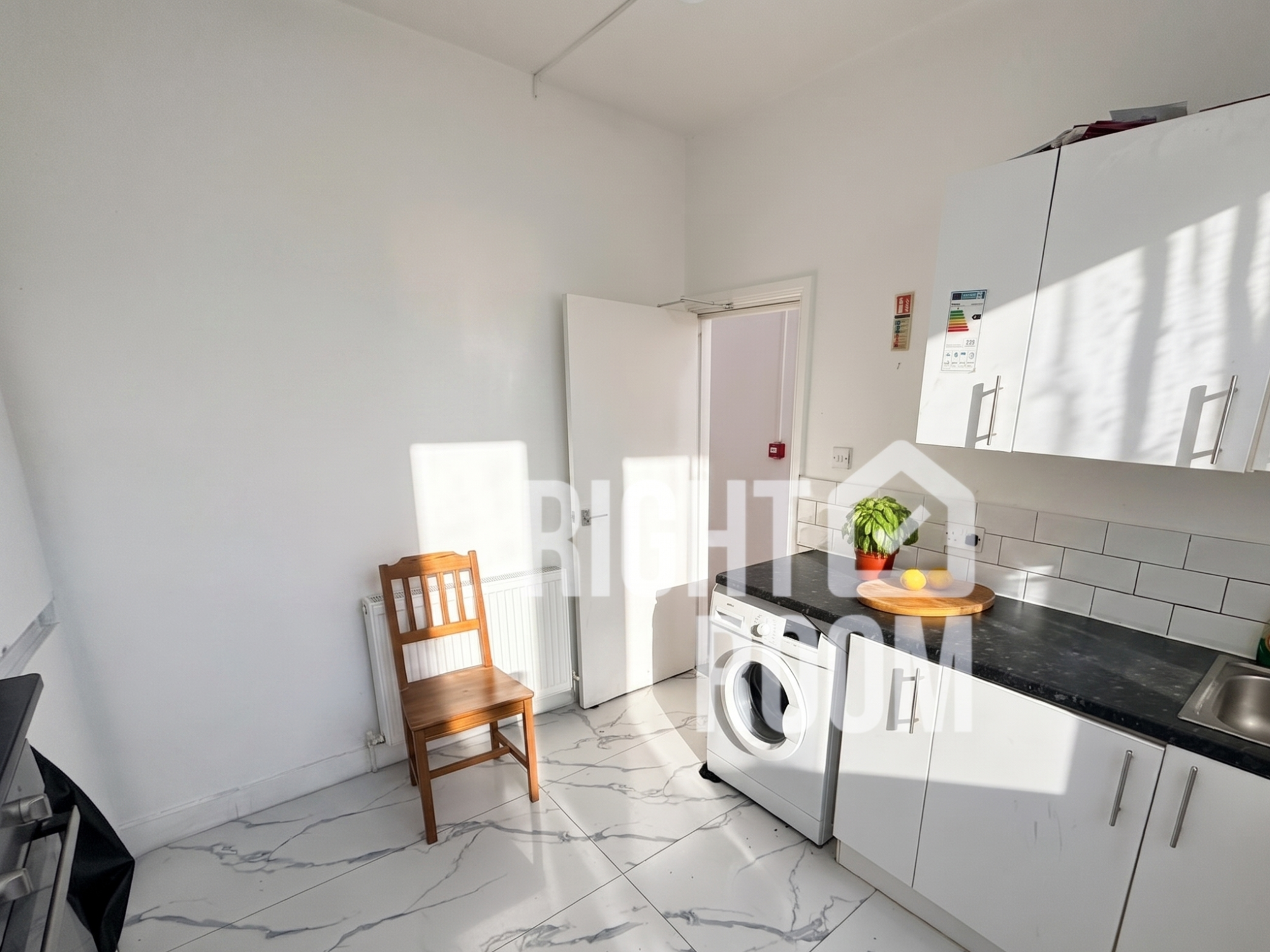 Room Rosslyn Crescent in Greater London
