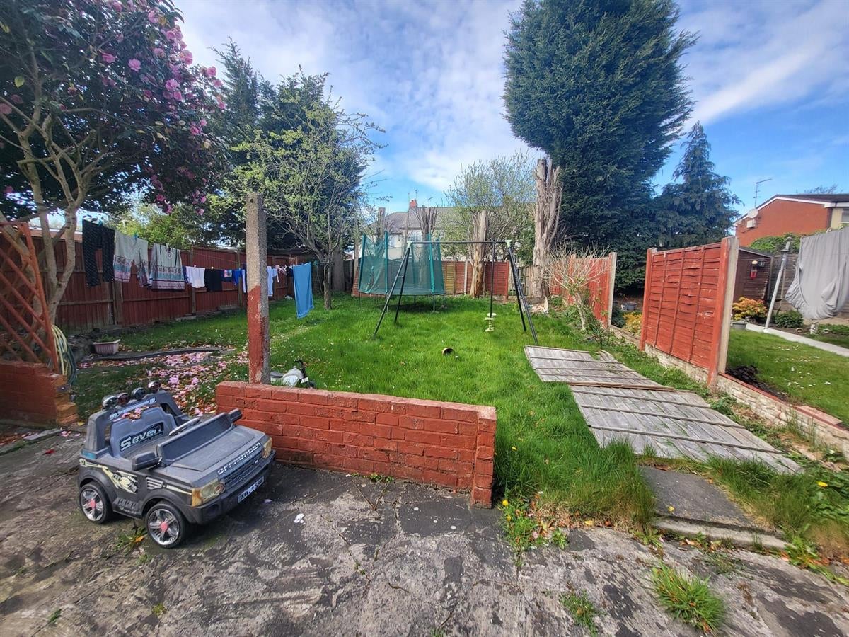 House Lewis Street in Sandwell