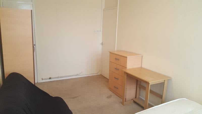 Flat Bede Square in Greater London