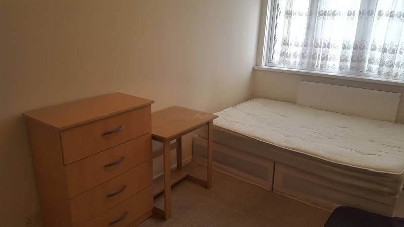 Flat Bede Square in Greater London