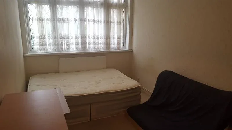 Flat Bede Square in Greater London