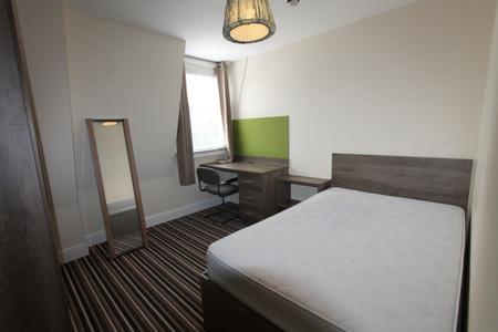Room Powers Court in Royal Leamington Spa