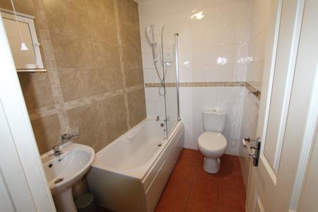 Room Powers Court in Royal Leamington Spa