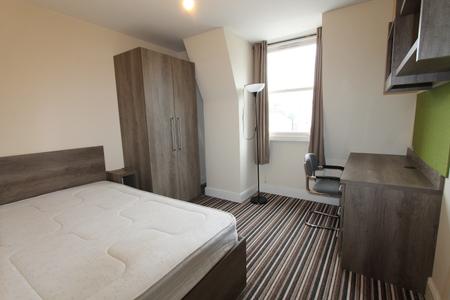 Room Powers Court in Royal Leamington Spa