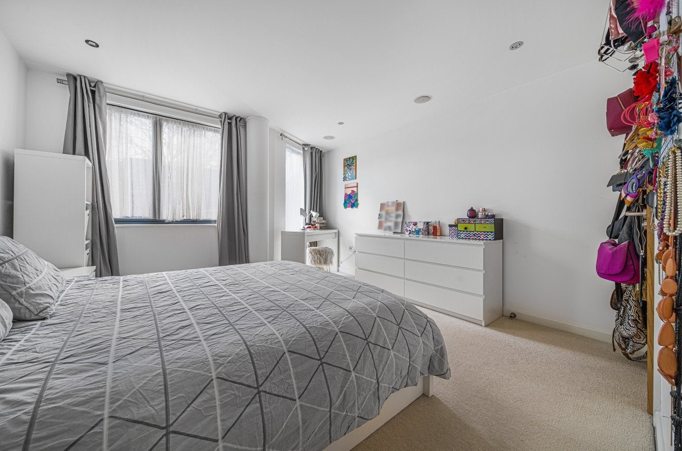 Flat Ladywell Road in Greater London