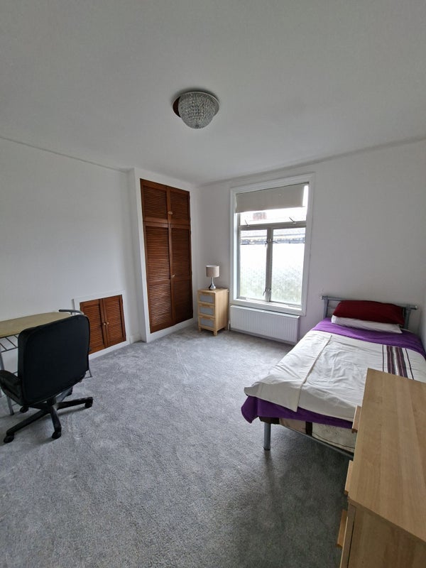 Room Cambridge Grove in Greater London