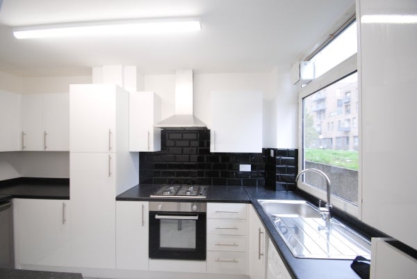 Flat Stewart Street in Greater London