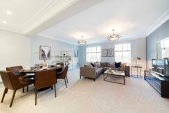 Flat Kensington High Street in Greater London