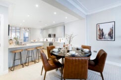 Flat Kensington High Street in Greater London