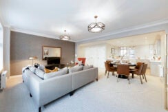 Flat Kensington High Street in Greater London