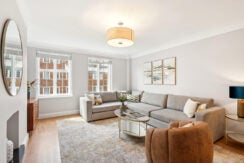 Flat Kensington High Street in Greater London