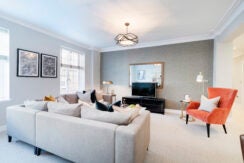 Flat Kensington High Street in Greater London