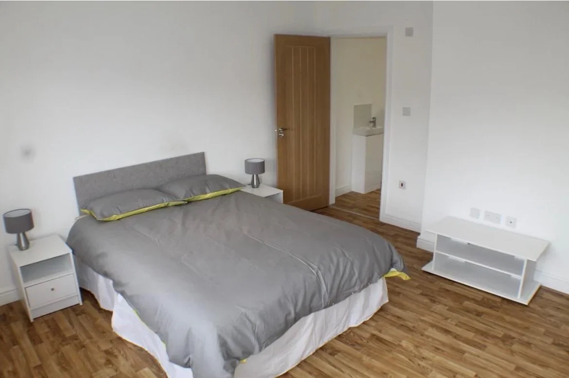 Room Kingston Road in Greater London