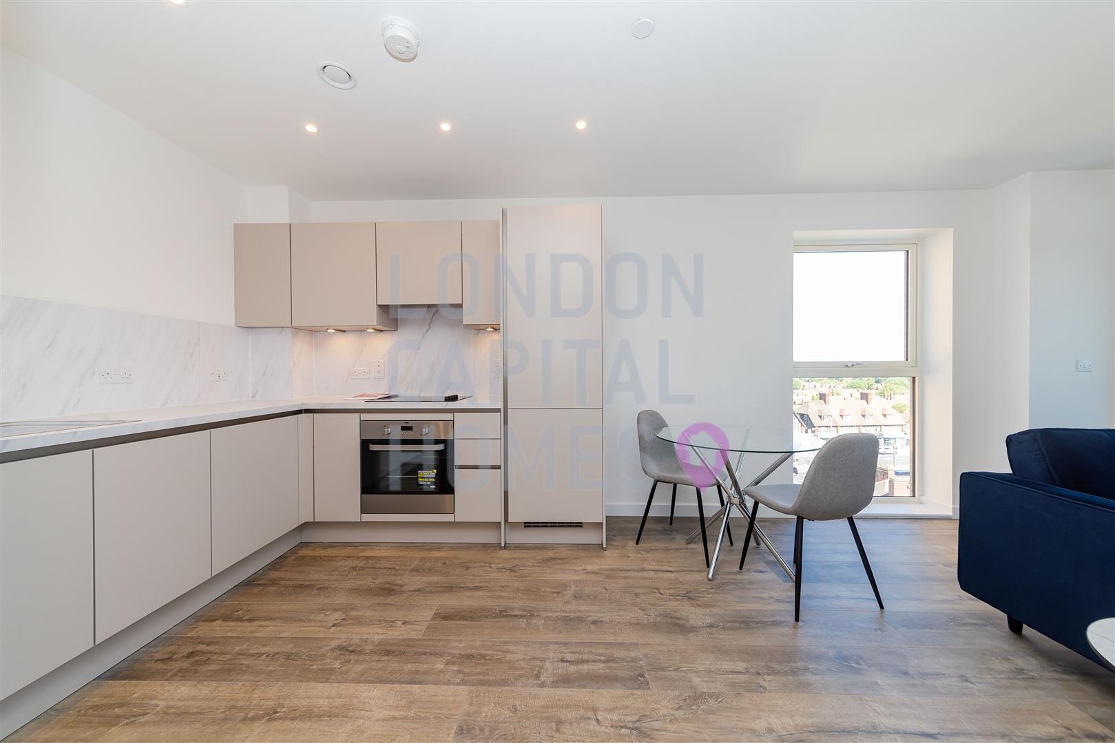 Flat Western Avenue in Greater London
