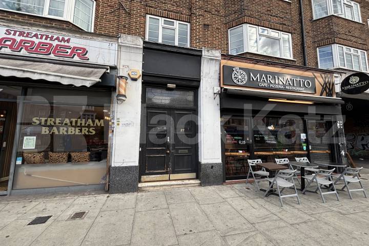 Flat Borough High Street in Greater London
